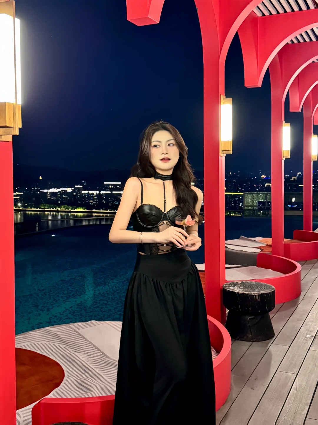 From Xiaohongshu Fashion Expert	/You must come to Hangzhou to see the stunning night view. Xiaoman is good